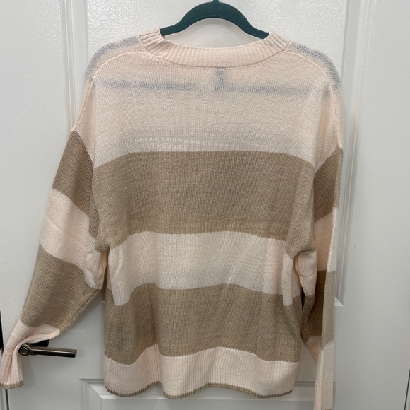 H&M Cream and Gray Knit Sweater - Picture 6 of 6